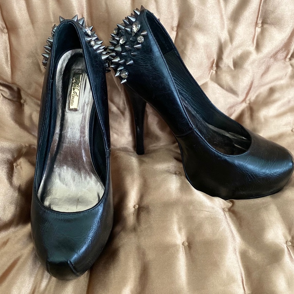 Black spiked heel pumps